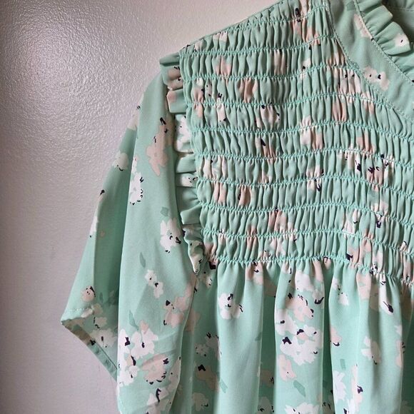 NWOT MOD BOUTIQUE FLORAL SMOCKED SHIRRED TOP SIZE LARGE - Picture 9 of 16